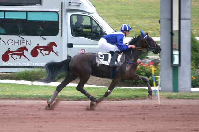 Arrivée quinté pmu PRIX DE LA PORTE DE SEVRES à ENGHIEN