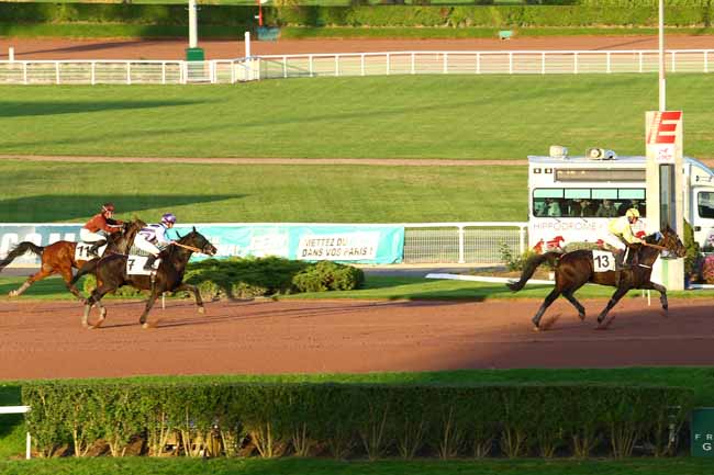 Arrivée quinté pmu PRIX DE LA PORTE SAINT-DENIS à ENGHIEN