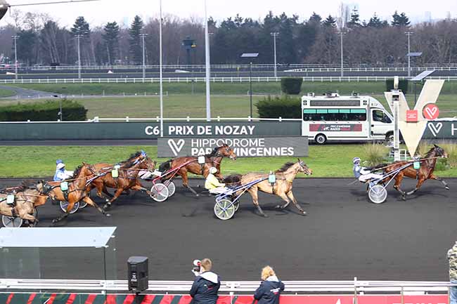 Photo d'arrivée de la course pmu PRIX DE NOZAY à PARIS-VINCENNES le Dimanche 3 janvier 2021