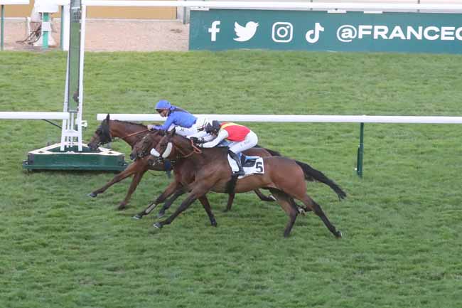 Photo d'arrivée de la course pmu PRIX DU PARC DE MONTSOURIS à LONGCHAMP le Jeudi 16 mai 2024