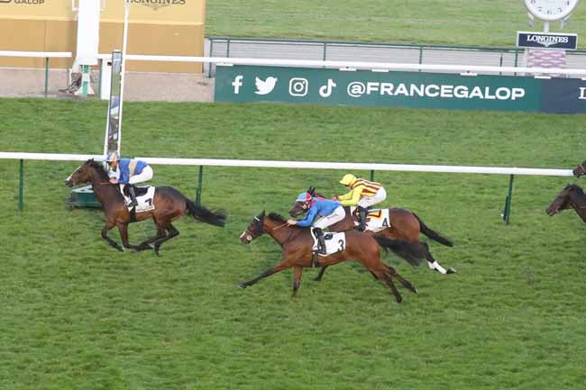 Photo d'arrivée de la course pmu PRIX DU COLISEE à LONGCHAMP le Jeudi 16 mai 2024