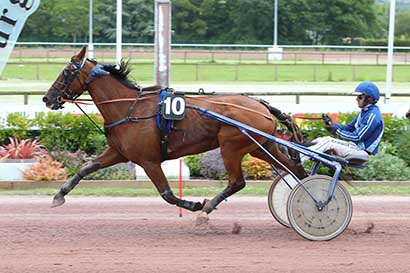 Photo d'arrivée de la course pmu PRIX DU MONT-SAINT-MICHEL à CABOURG le Vendredi 5 juillet 2024