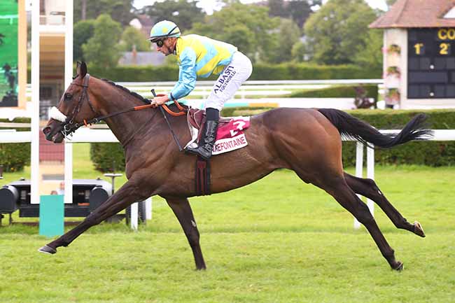 Photo d'arrivée de la course pmu PRIX LA VOIX LE BOCAGE - ACTU.FR (PRIX DES LUPINS) à CLAIREFONTAINE le Vendredi 5 juillet 2024