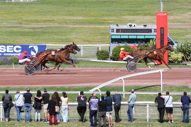 Photo d'arrivée de la course pmu PRIX D'ORGEVAL à ENGHIEN le Samedi 6 juillet 2024