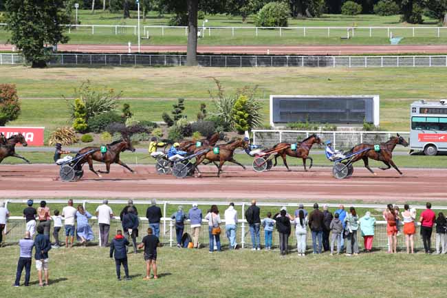 Photo d'arrivée de la course pmu PRIX DE LA MANCHE à ENGHIEN le Samedi 6 juillet 2024