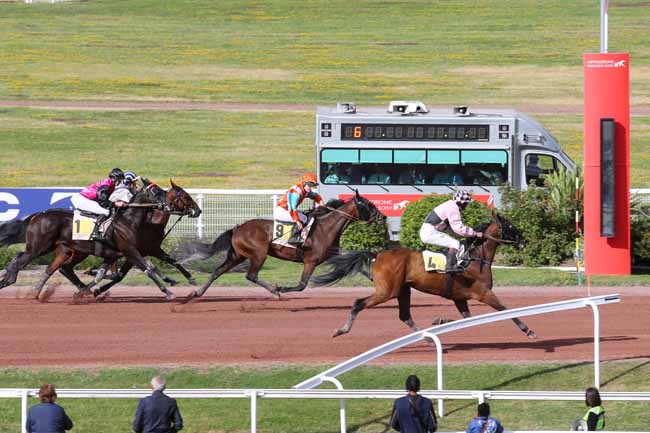 Photo d'arrivée de la course pmu PRIX D'ESTRY à ENGHIEN le Samedi 6 juillet 2024