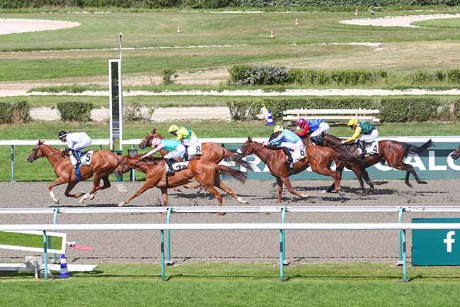 Photo d'arrivée de la course pmu PRIX DU CHATEAU DE FONTAINE HENRI à DEAUVILLE le Samedi 6 juillet 2024