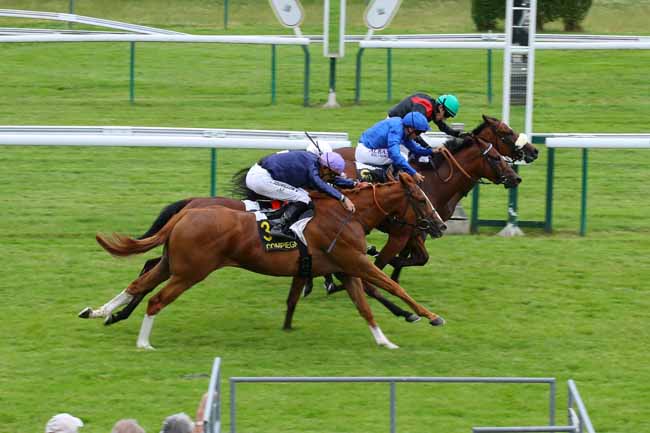 Photo d'arrivée de la course pmu PRIX ACTEON - PELOTON B à COMPIEGNE le Mardi 9 juillet 2024