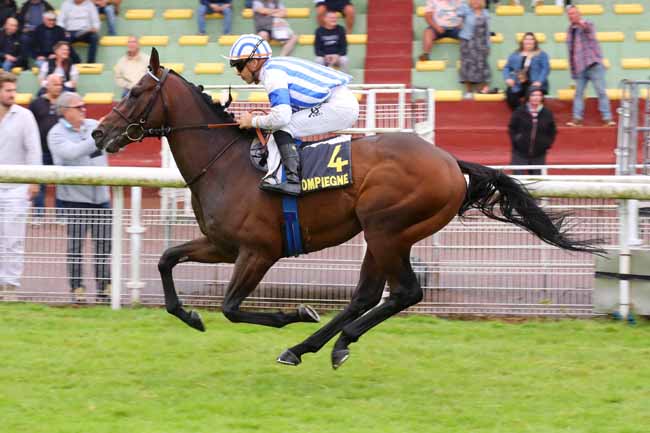 Photo d'arrivée de la course pmu PRIX DE CLAIROIX à COMPIEGNE le Vendredi 12 juillet 2024