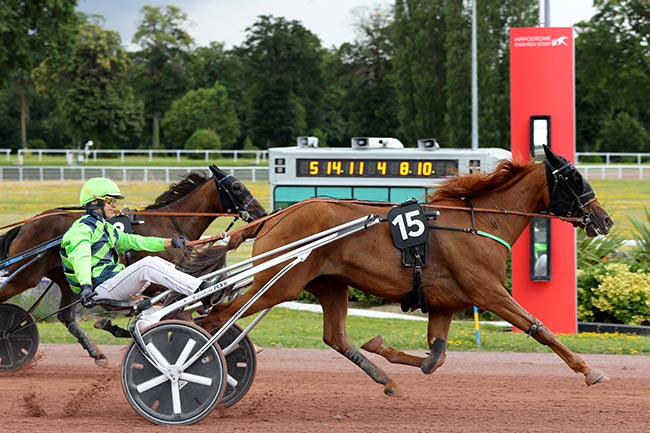 Photo d'arrivée de la course pmu PRIX DU JARDIN DES PLANTES à ENGHIEN le Samedi 13 juillet 2024