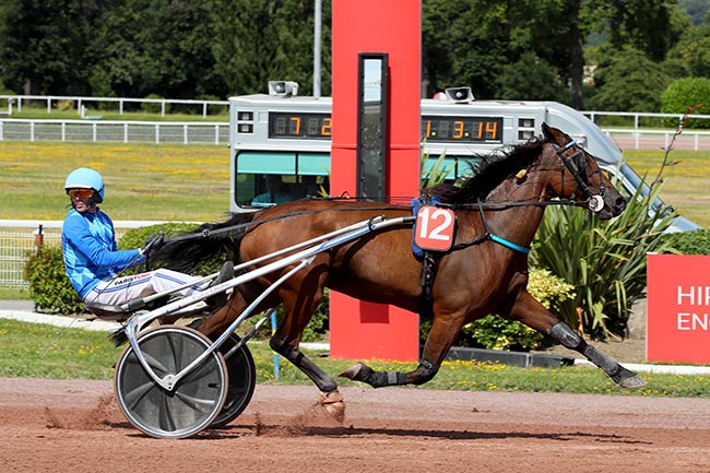 Photo d'arrivée de la course pmu PRIX D'UZERCHE à ENGHIEN le Samedi 13 juillet 2024