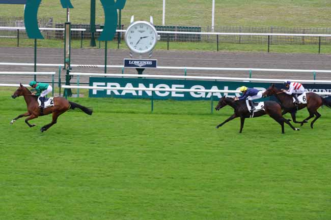 Photo d'arrivée de la course pmu PRIX DE LA BUTTE BLANCHE à CHANTILLY le Dimanche 14 juillet 2024