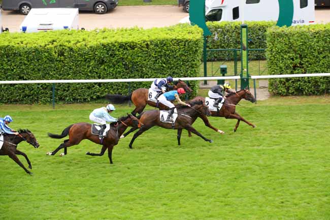 Photo d'arrivée de la course pmu PRIX ROBERT PAPIN à CHANTILLY le Dimanche 14 juillet 2024