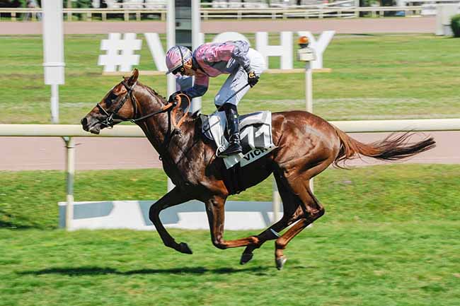 Photo d'arrivée de la course pmu PRIX DE CHOUVIGNY à VICHY le Jeudi 18 juillet 2024