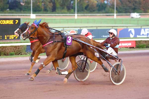 Photo d'arrivée de la course pmu PRIX DU CONSEIL DEPARTEMENTAL DU CALVADOS à CABOURG le Vendredi 19 juillet 2024