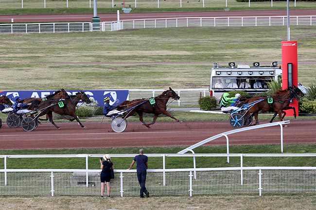 Photo d'arrivée de la course pmu PRIX DE L'ESPLANADE à ENGHIEN le Samedi 20 juillet 2024