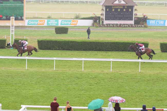 Photo d'arrivée de la course pmu PRIX DU RESTAURANT LE VIEUX HONFLEUR (PRIX DES ORCHIDEES) à CLAIREFONTAINE le Jeudi 25 juillet 2024