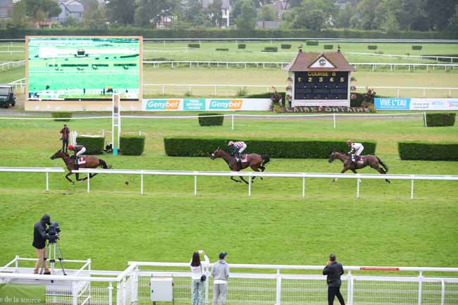 Photo d'arrivée de la course pmu PRIX DES IMPRESSIONNISTES DE LA FERME DE SAINT-SIMEON (PRIX DES TILLEULS) à CLAIREFONTAINE le Jeudi 25 juillet 2024