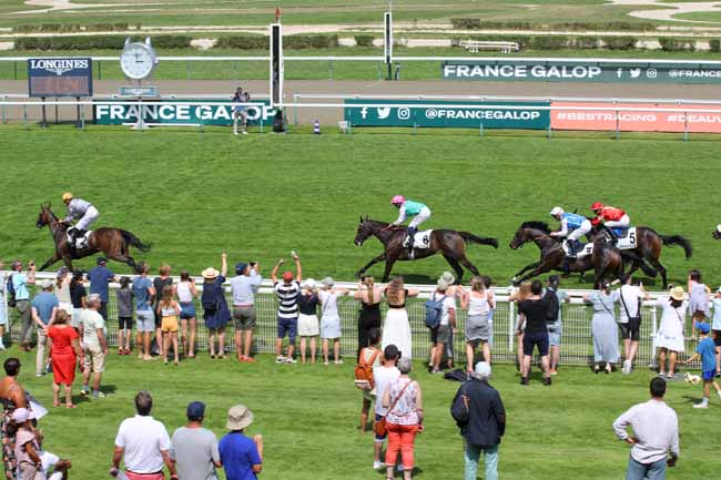 Photo d'arrivée de la course pmu PRIX DE LA MERE MATHILDE à DEAUVILLE le Mardi 30 juillet 2024