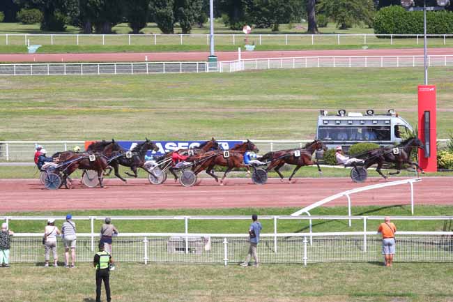 Photo d'arrivée de la course pmu PRIX DE CARNAC à ENGHIEN le Mercredi 31 juillet 2024