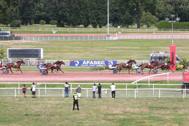 Photo d'arrivée de la course pmu PRIX DE L'HOTEL DES MONNAIES à ENGHIEN le Mercredi 31 juillet 2024