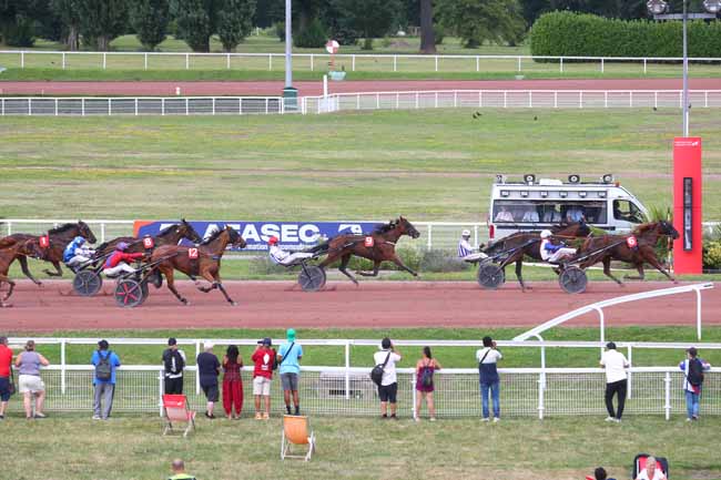 Photo d'arrivée de la course pmu PRIX DU PRE SAINT-GERVAIS à ENGHIEN le Mercredi 31 juillet 2024