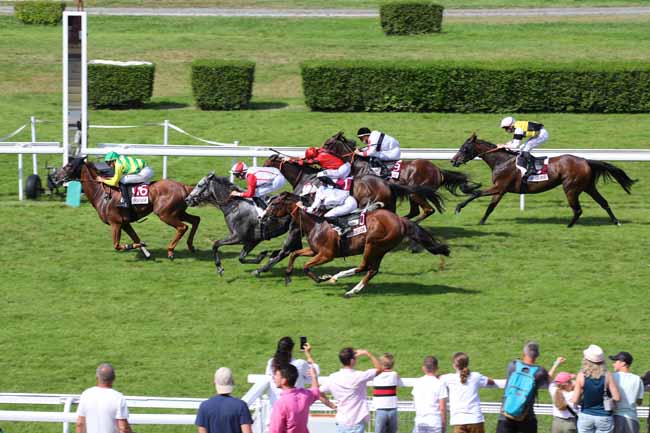 Photo d'arrivée de la course pmu PRIX IDAC INTERPROFESSION DES APPELLATIONS CIDRICOLES (PRIX DE LA PETITE FERME) à CLAIREFONTAINE le Mercredi 31 juillet 2024