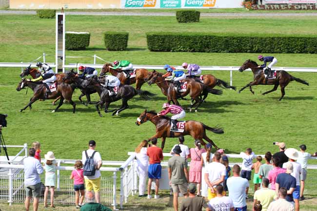 Photo d'arrivée de la course pmu PRIX GRAND ORDRE DU TROU NORMAND, DES CALVADOS CIDRES ET POMMES (PRIX DE NEPTUNE) à CLAIREFONTAINE le Mercredi 31 juillet 2024