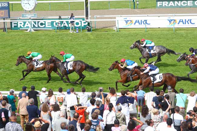 Photo d'arrivée de la course pmu PRIX MOONLIGHT CLOUD - PRIX MARIA LUISA SOLARI (ICHA) à DEAUVILLE le Dimanche 4 août 2024