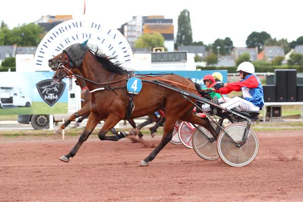 Photo d'arrivée de la course pmu PRIX HENRI DESMONTILS à SAINT MALO le Mercredi 7 août 2024