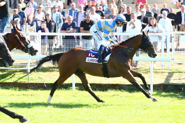 Photo d'arrivée de la course pmu PRIX DE LA PERSONNALITE RACE AND CARE (PRIX DE FIERVILLE-LES-PARCS) à CLAIREFONTAINE le Vendredi 9 août 2024