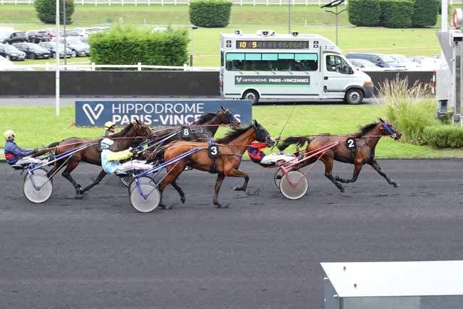 Photo d'arrivée de la course pmu PRIX DE BAYEUX à PARIS-VINCENNES le Dimanche 22 septembre 2024