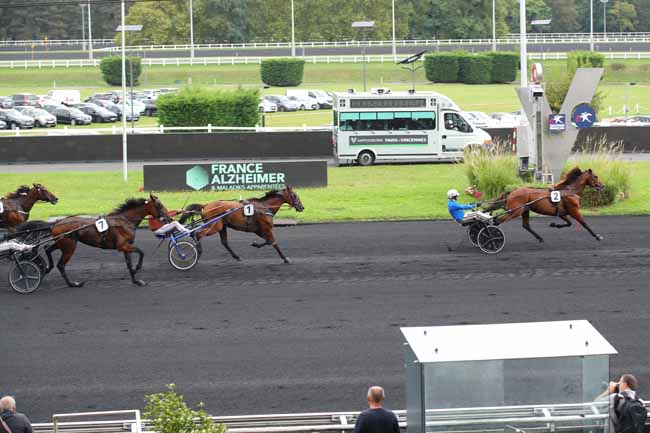 Photo d'arrivée de la course pmu PRIX FRANCE ALZHEIMER (PRIX DE CLERMONT-FERRAND) à PARIS-VINCENNES le Dimanche 22 septembre 2024