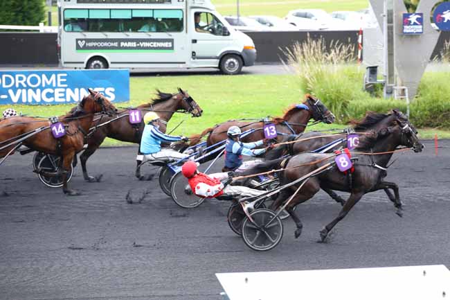 Photo d'arrivée de la course pmu PRIX DE TAVERNY à PARIS-VINCENNES le Dimanche 22 septembre 2024