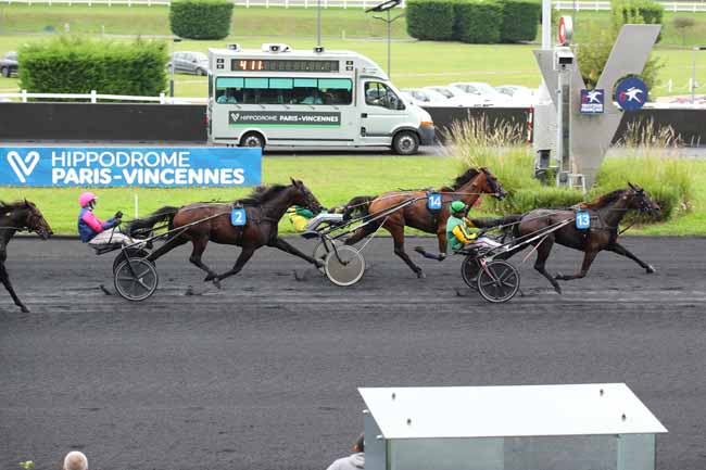 Photo d'arrivée de la course pmu PRIX DE MILLY-LA-FORET à PARIS-VINCENNES le Dimanche 22 septembre 2024