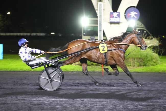 Photo d'arrivée de la course pmu UET ELITE CIRCUIT FINALE à PARIS-VINCENNES le Vendredi 11 octobre 2024