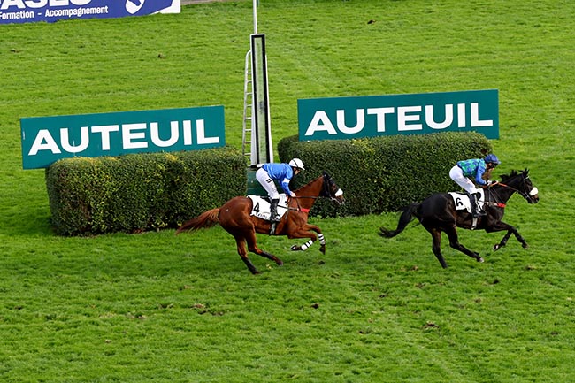 Photo d'arrivée de la course pmu PRIX BAYONNET à AUTEUIL le Dimanche 13 octobre 2024