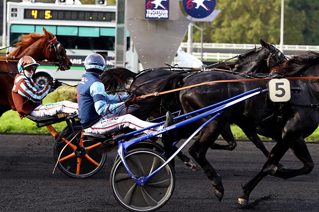 Photo d'arrivée de la course pmu PRIX BRUCIA à PARIS-VINCENNES le Mardi 15 octobre 2024