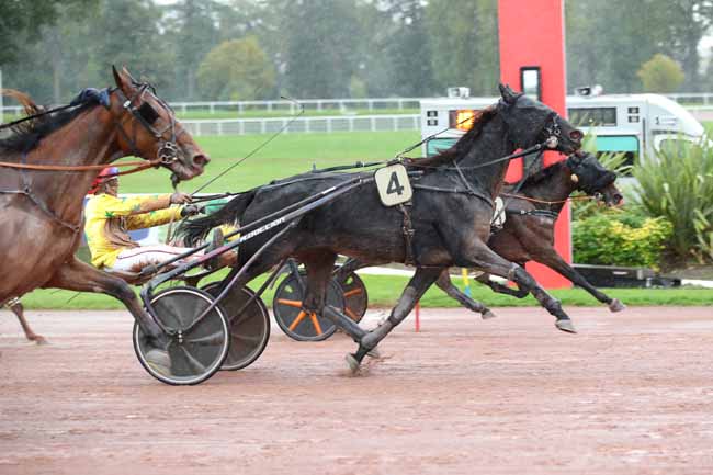 Photo d'arrivée de la course pmu PRIX DE THIEZAC à ENGHIEN le Jeudi 17 octobre 2024