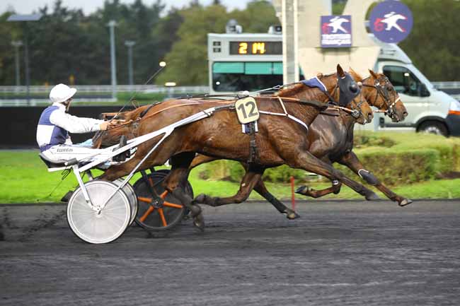 Photo d'arrivée de la course pmu PRIX SATURNE à PARIS-VINCENNES le Vendredi 18 octobre 2024