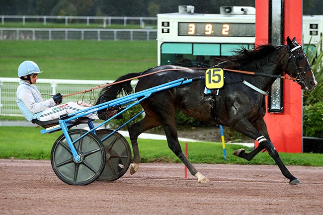 Photo d'arrivée de la course pmu PRIX DE LA PLACE MAUBERT à ENGHIEN le Samedi 19 octobre 2024