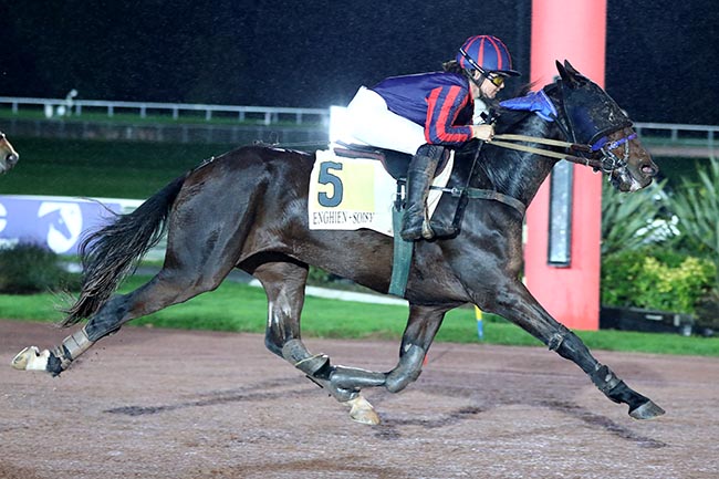 Photo d'arrivée de la course pmu PRIX DE NEUILLY-EN-THELLE à ENGHIEN le Samedi 19 octobre 2024