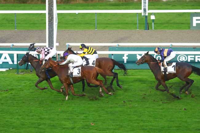 Photo d'arrivée de la course pmu PRIX VULCAIN à DEAUVILLE le Lundi 21 octobre 2024