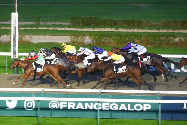 Photo d'arrivée de la course pmu PRIX DU MARAIS VERNIER à DEAUVILLE le Lundi 21 octobre 2024