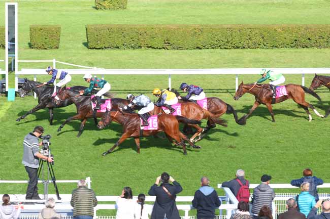 Photo d'arrivée de la course pmu PRIX GENYBET SUPER TOP 5 (PRIX DES EQUIDAYS) à CLAIREFONTAINE le Mardi 22 octobre 2024