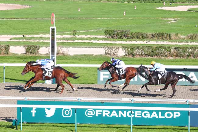 Photo d'arrivée de la course pmu PRIX DU CHATEAU D'AUVERS-SUR-OISE à DEAUVILLE le Jeudi 24 octobre 2024