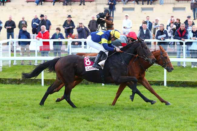 Photo d'arrivée de la course pmu PRIX HAYAUD (PRIX DE FLEURIGNY) à CLAIREFONTAINE le Vendredi 25 octobre 2024