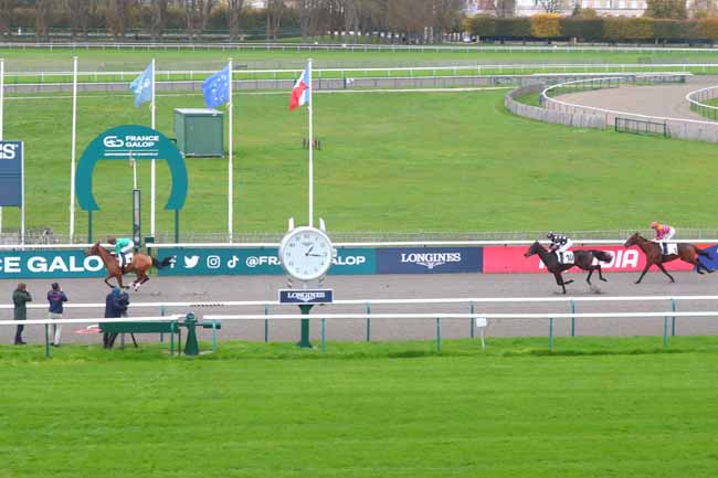 Photo d'arrivée de la course pmu PRIX DE LA VOIE DU GARDE à CHANTILLY le Mardi 12 novembre 2024