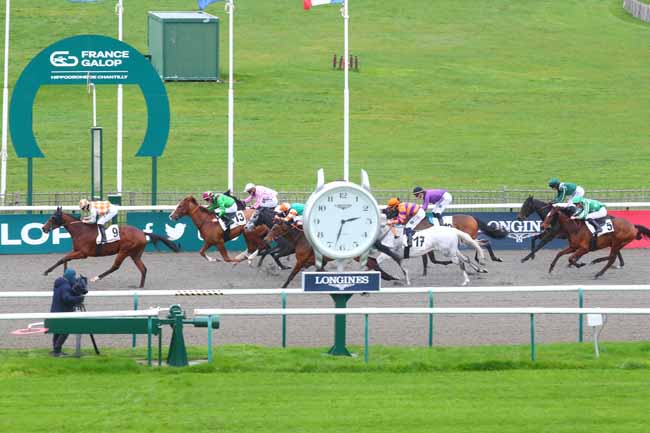 Photo d'arrivée de la course pmu PRIX DE LA SALLE DES GARDES à CHANTILLY le Mardi 12 novembre 2024