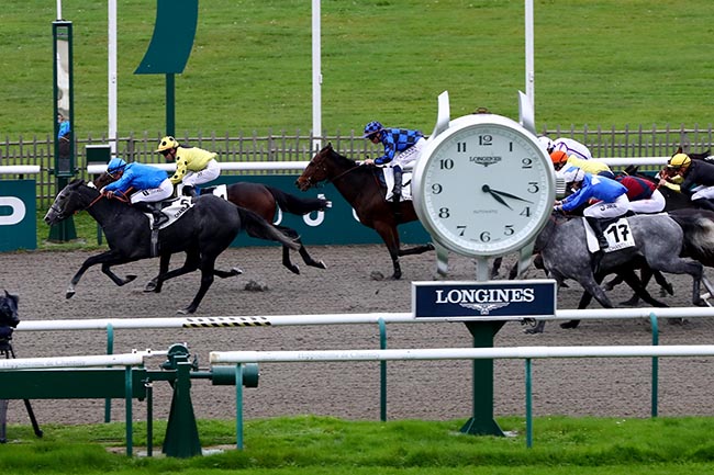 Photo d'arrivée de la course pmu PRIX DES SALLES DU LOGIS à CHANTILLY le Mardi 12 novembre 2024